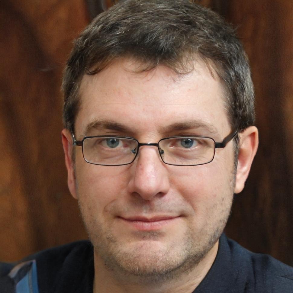 Portrait de Maxence Dubois, conseiller financier expert
